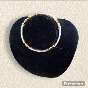 Cable kisses bracelet